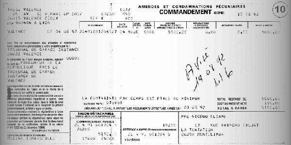 Le 13 aot 1992, le Trsor Public de Valence a transmis deux commandements  payer sur ordre du Procureur de la Rpublique  du 04/08/1992 pice (9 et 10) pour un total de 10.699 francs. 